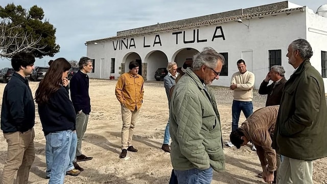 La familia visitando el "Pago de Balbaina" en Jerez de la Frontera
