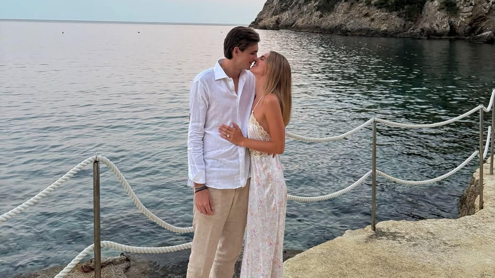Talita Von Furstenberg y Rocco Brignone de Brabant se comprometen: el look lencero de su pedida frente al mar