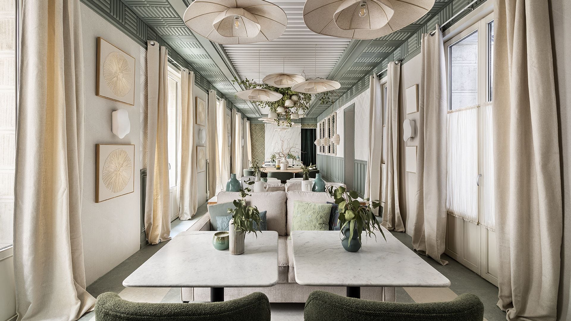 Espacio contemporáneo en blanco y verde de Maisons du Monde en Casa Decor