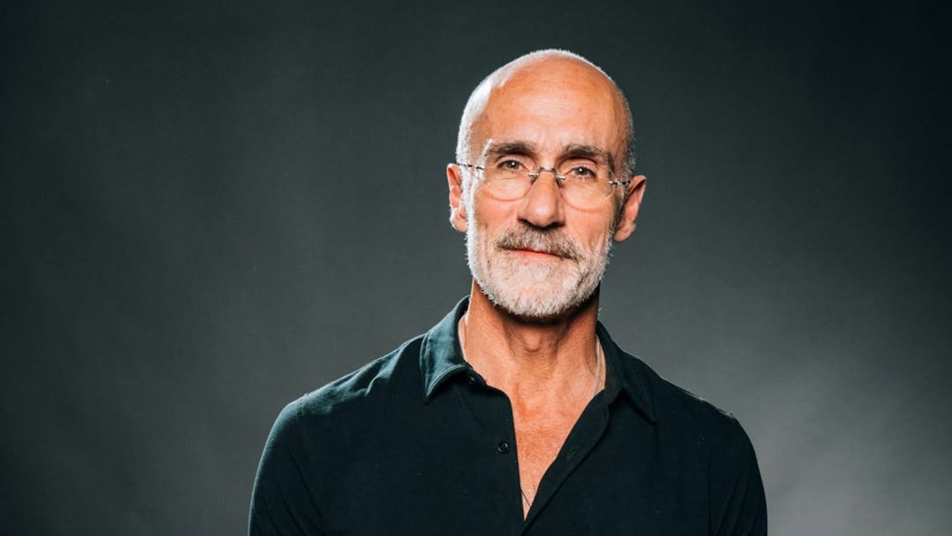 Arthur C. Brooks, catedrático de Harvard, posando