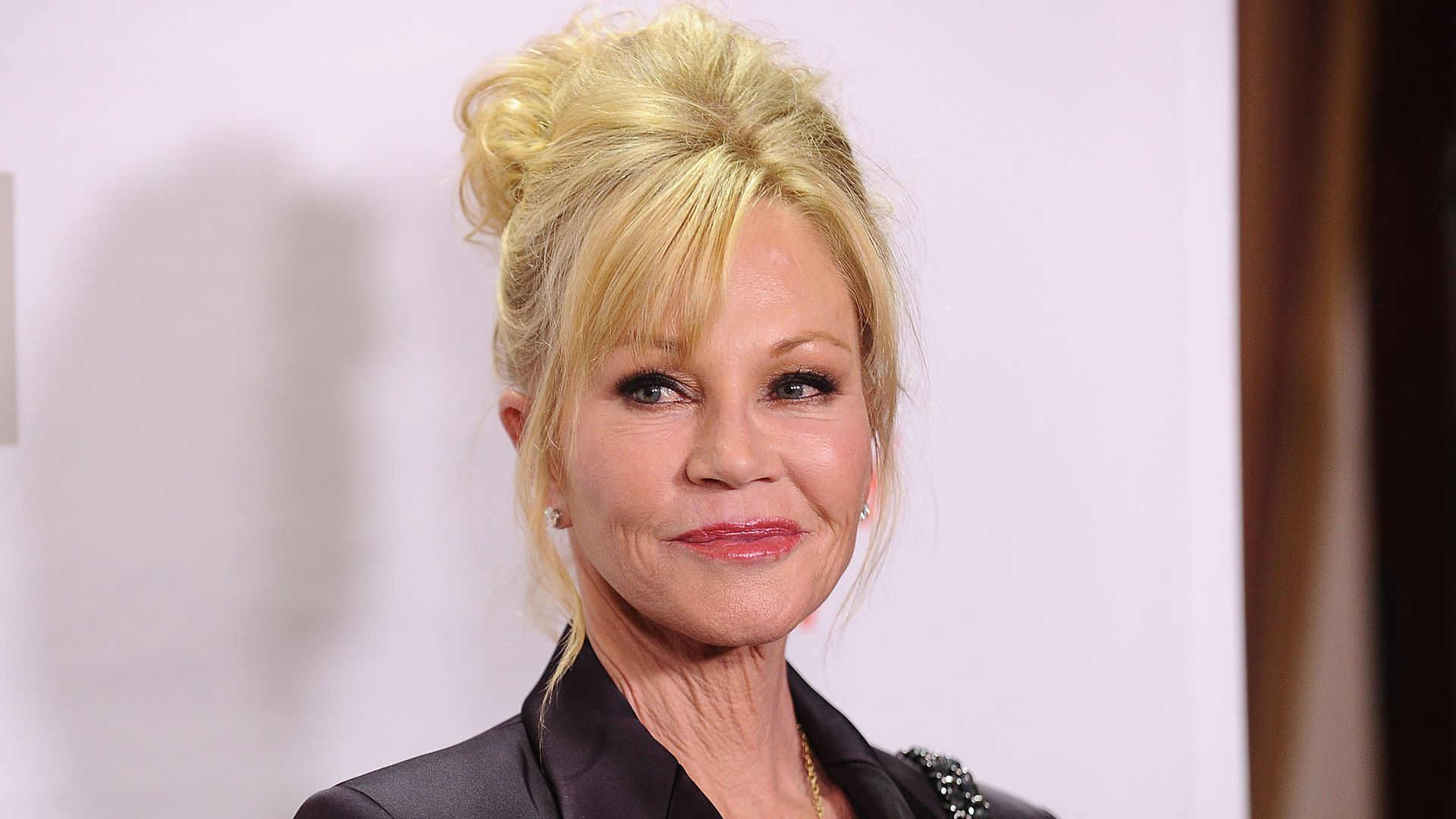 Melanie Griffith posa espectacular durante su retiro en Austria y Stella Banderas contesta cariñosa: "Ideal, mamá"