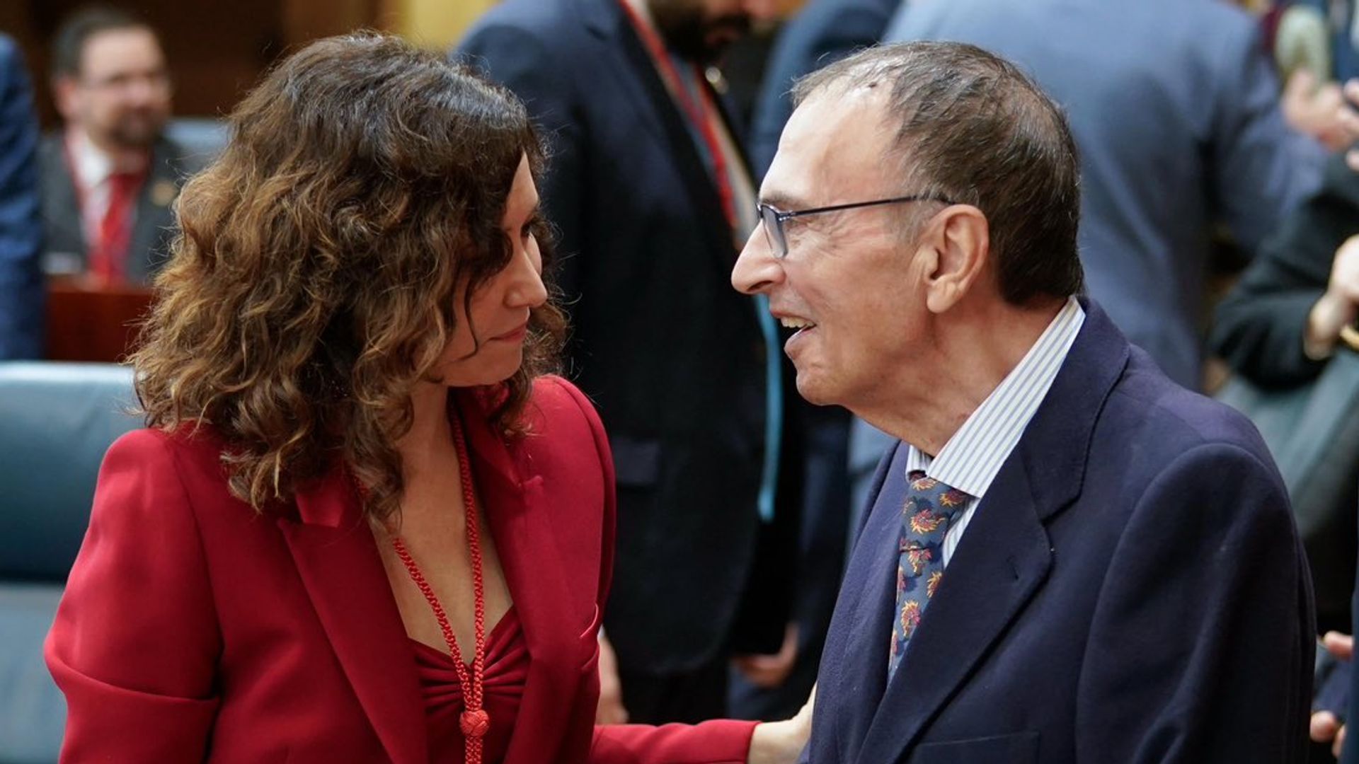 Isabel Díaz Ayuso junto a Ramón Espinar Gallego