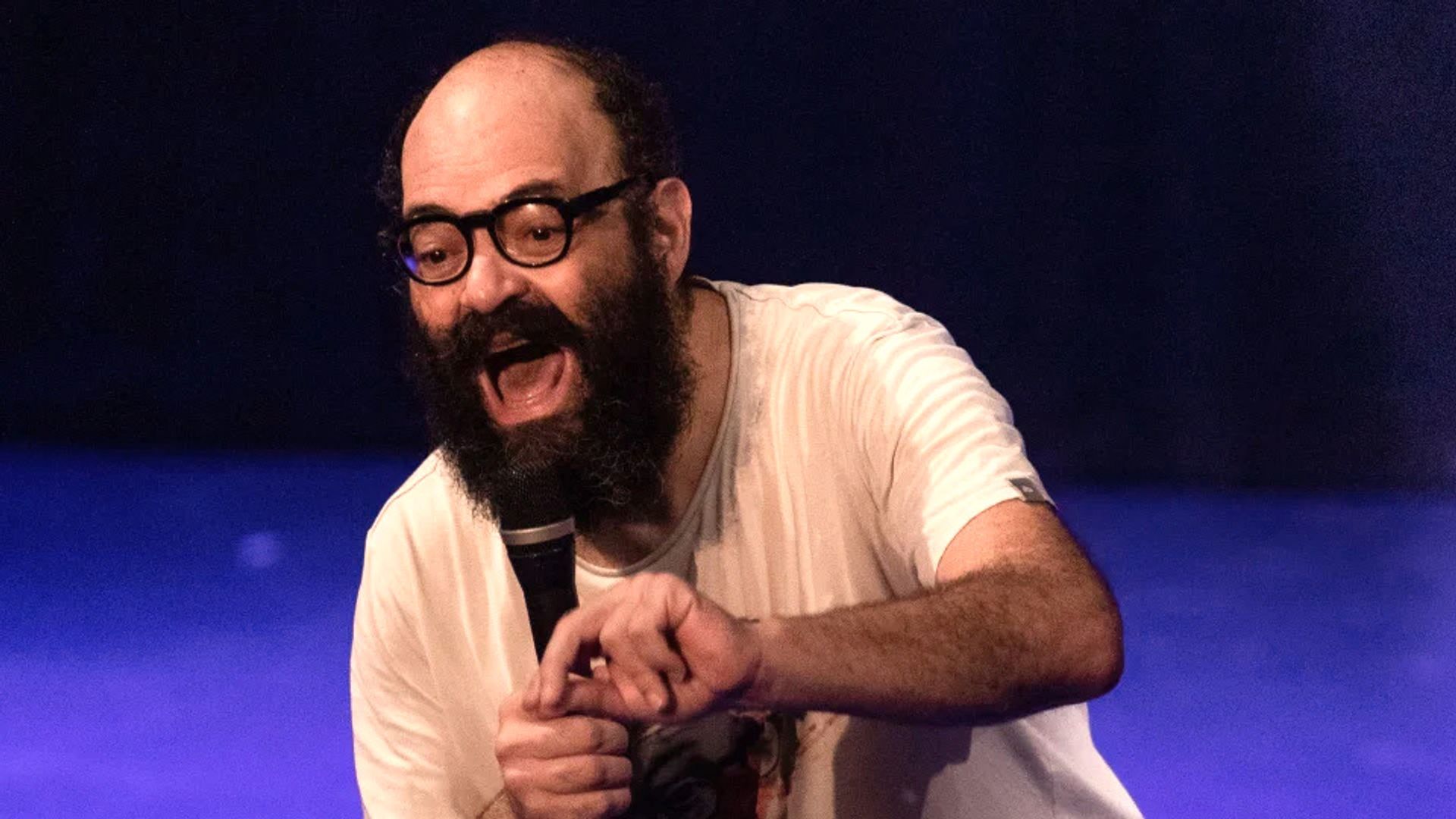 ¿Qué le ha pasado a Ignatius Farray?: el popular humorista sufre una aparatosa caída durante su espectáculo y acaba hospitalizado