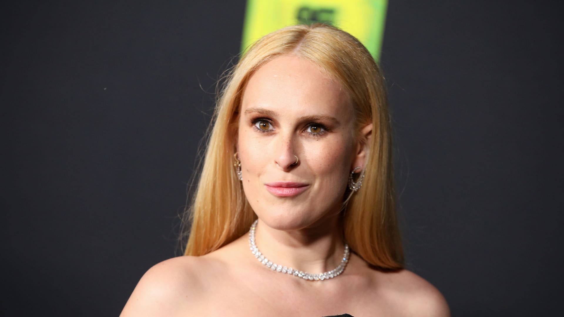 Rumer Willis confiesa una peculiar costumbre familiar: “Mis hermanas y yo todavía nos bañamos juntas”