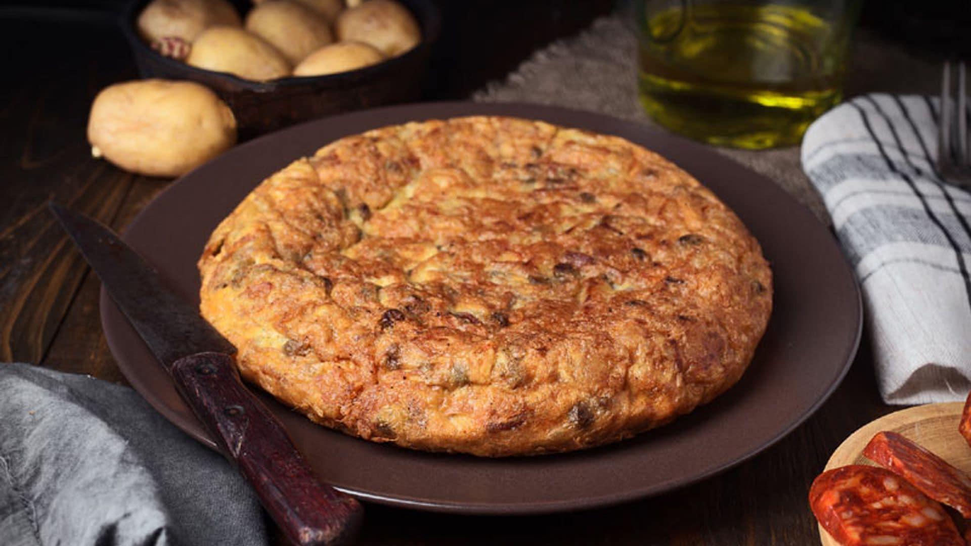Tortilla de chorizo y aceitunas negras
