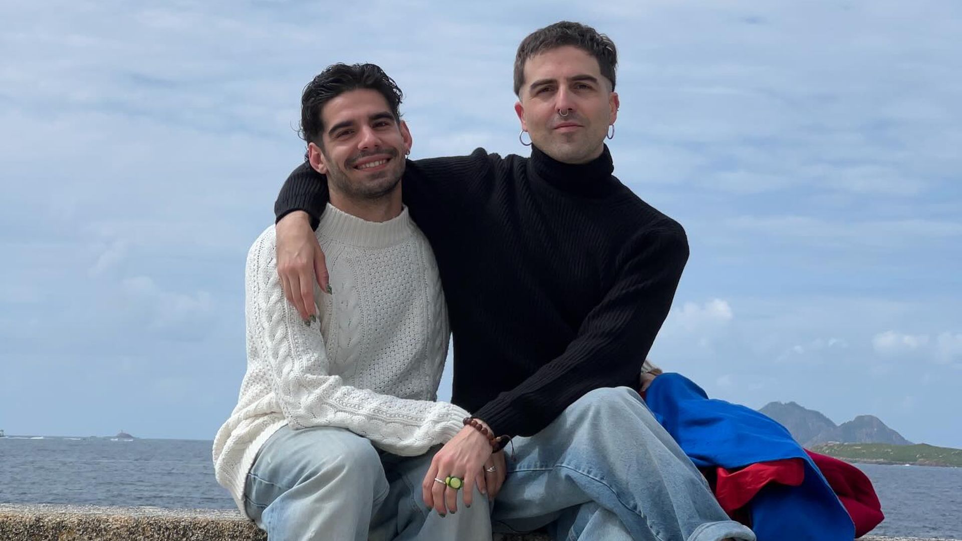 Xián Martínez junto a su pareja, Àlex Marteen, quien fue el encargado de comunicar públicamente la triste noticia de su fallecimiento a los 30 años