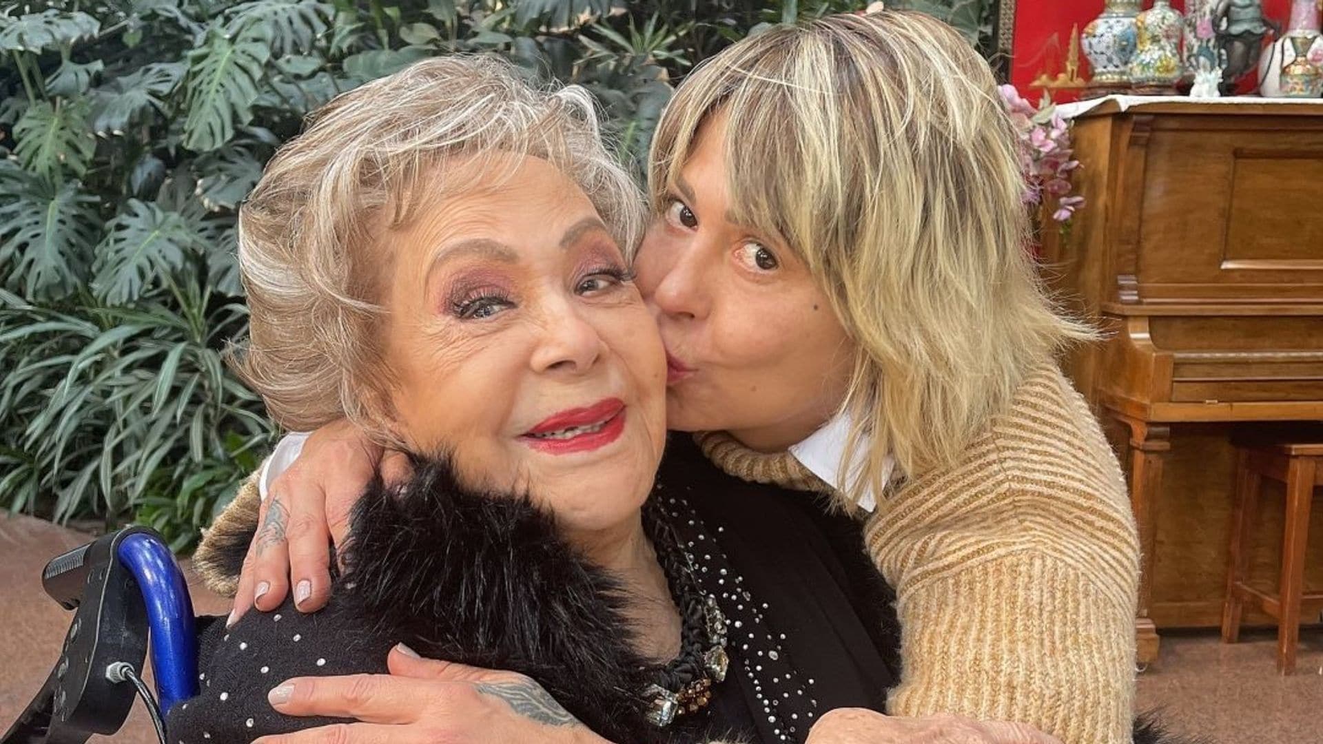 Tras la partida de Silvia Pinal, Alejandra Guzmán retoma su gira de conciertos