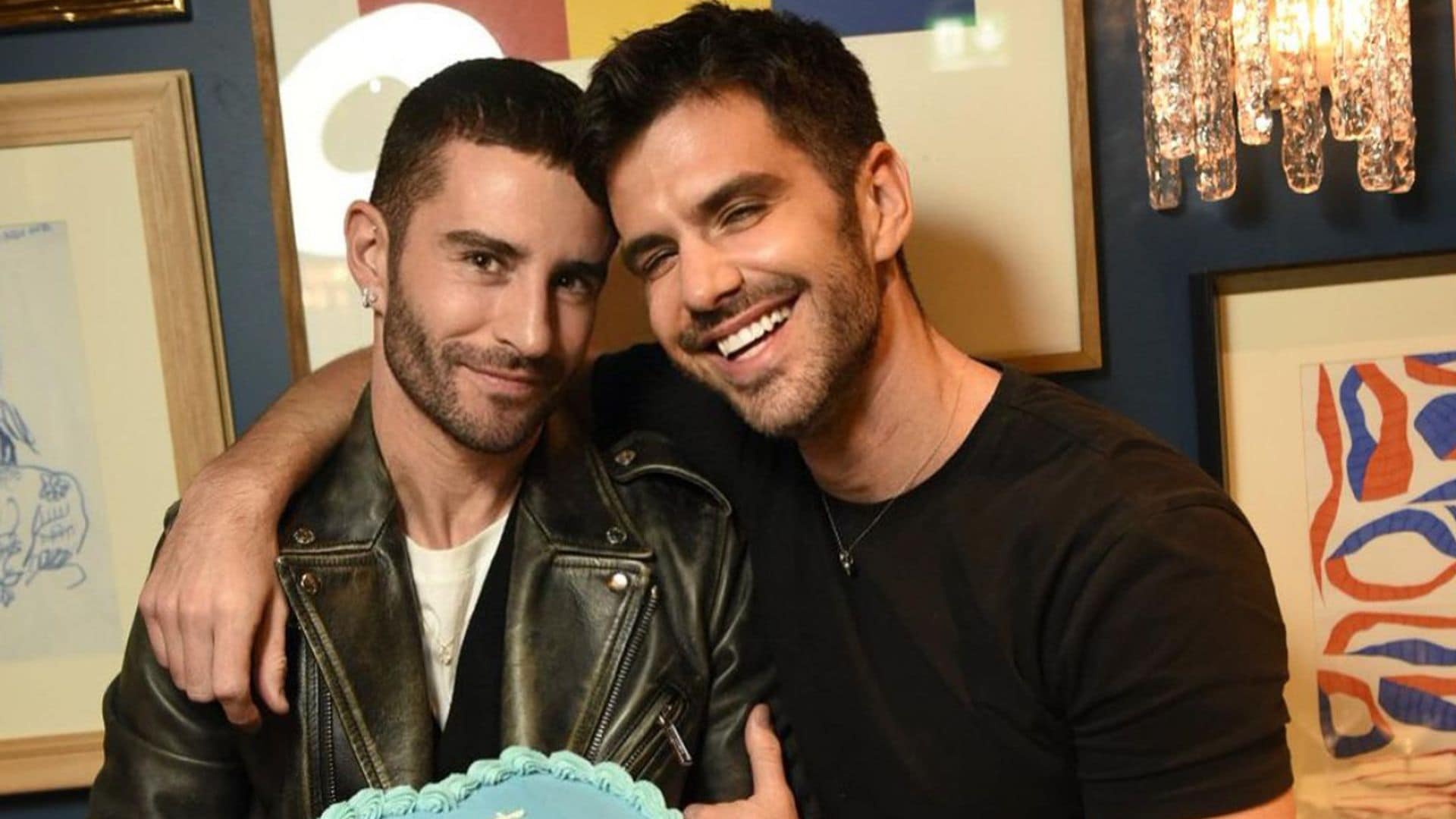 Pelayo Díaz y Andy McDougall organizan una original fiesta para celebrar su divorcio: ‘Exmaridos, pero bien avenidos’