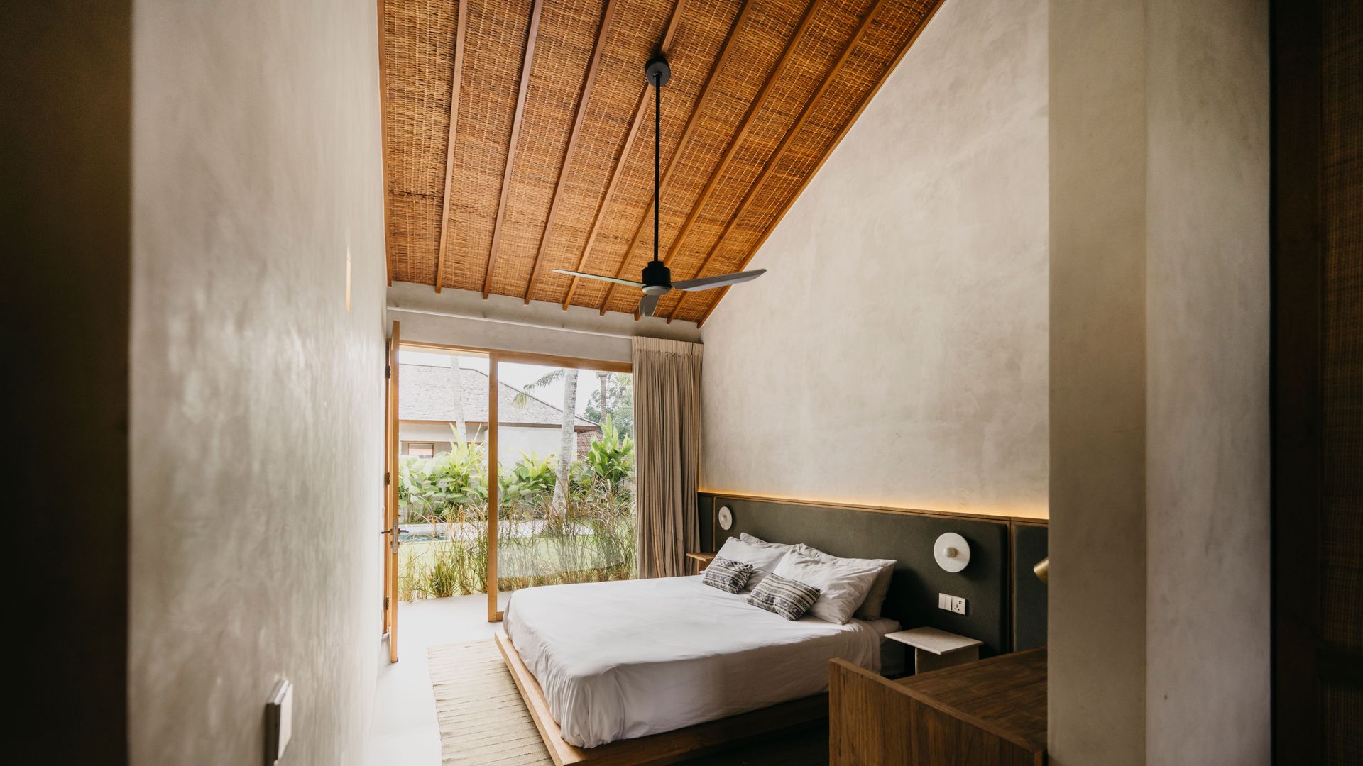 La pared que todos olvidamos decorar: la tendencia para transformar el techo de casa que gana fuerza en 2026