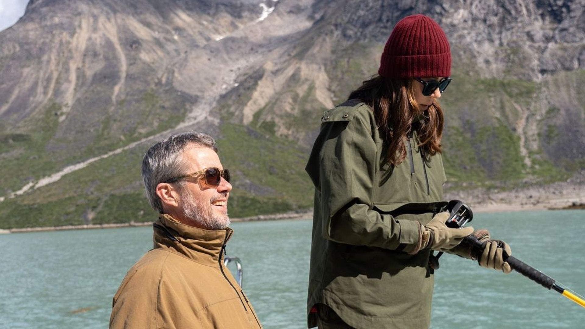 El momentazo de Federico y Mary de Dinamarca pescando con su hijo Vincent rodeados de glaciares
