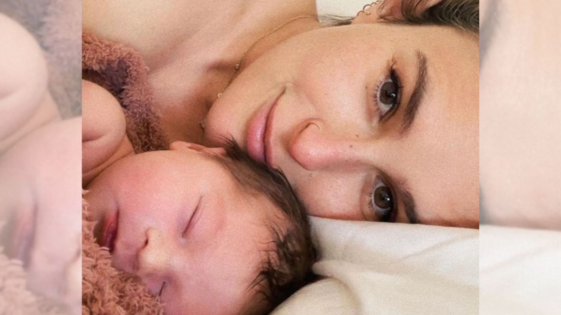 Las sorprendentes imágenes de Rumer Willis dando a luz en su propia casa ¡dentro de una bañera!
