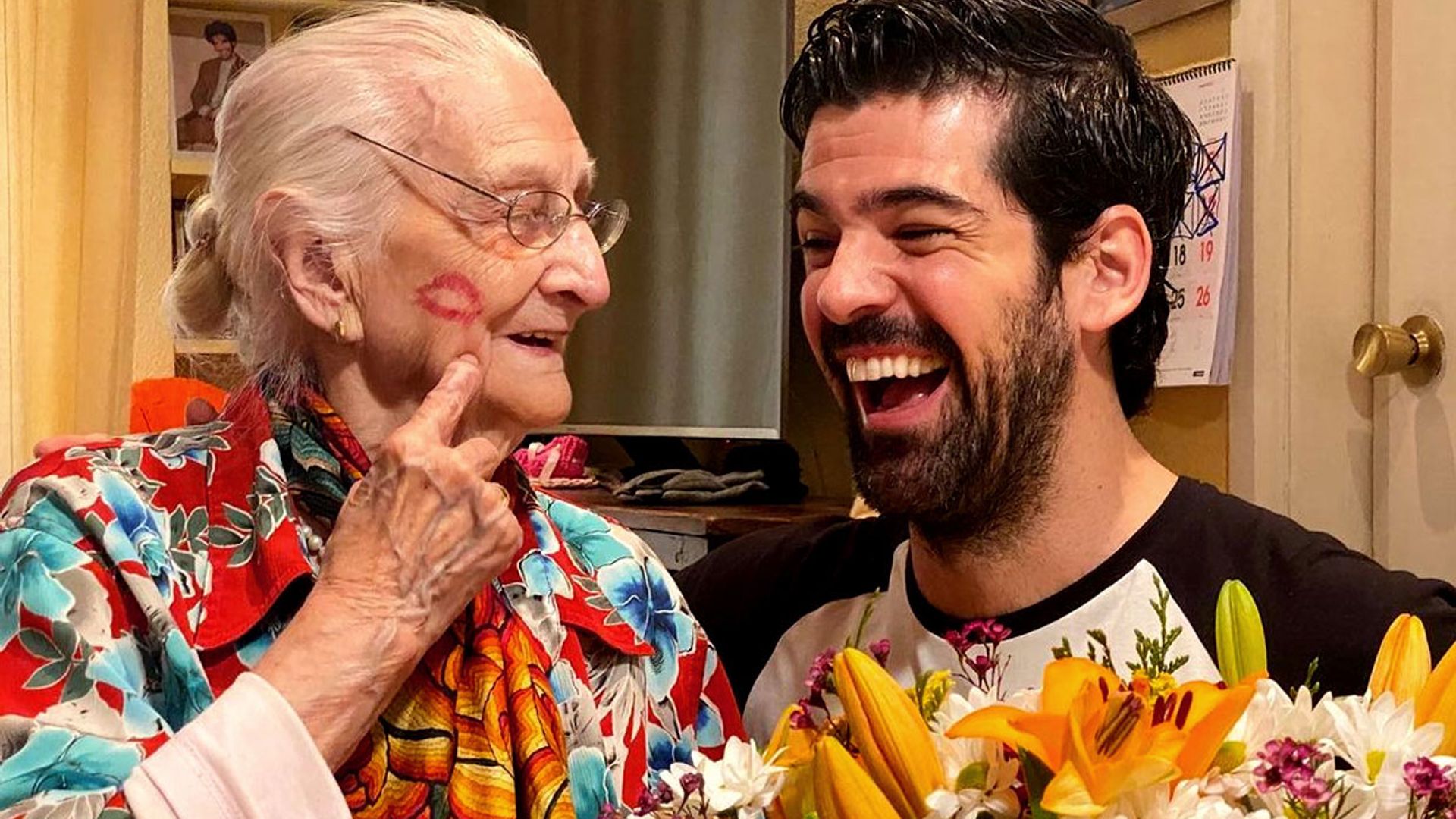 No te pierdas la divertida celebración de Miguel Ángel Muñoz con su querida 'Tata' por su ¡98 cumpleaños!