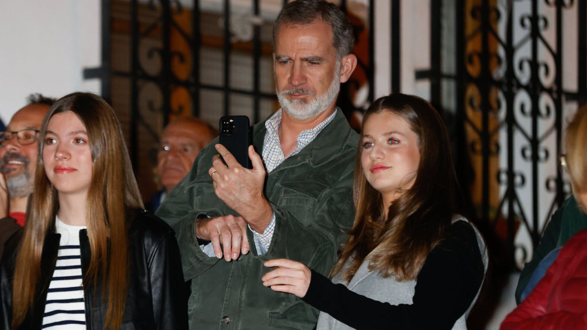 ¡Princesa al rescate! La simpática anécdota que han protagonizado el rey Felipe y Leonor con un teléfono móvil