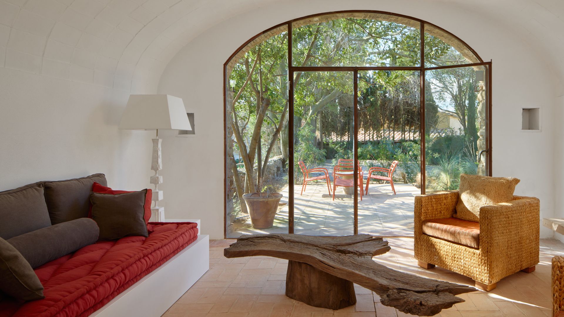 Conexión salón-jardín