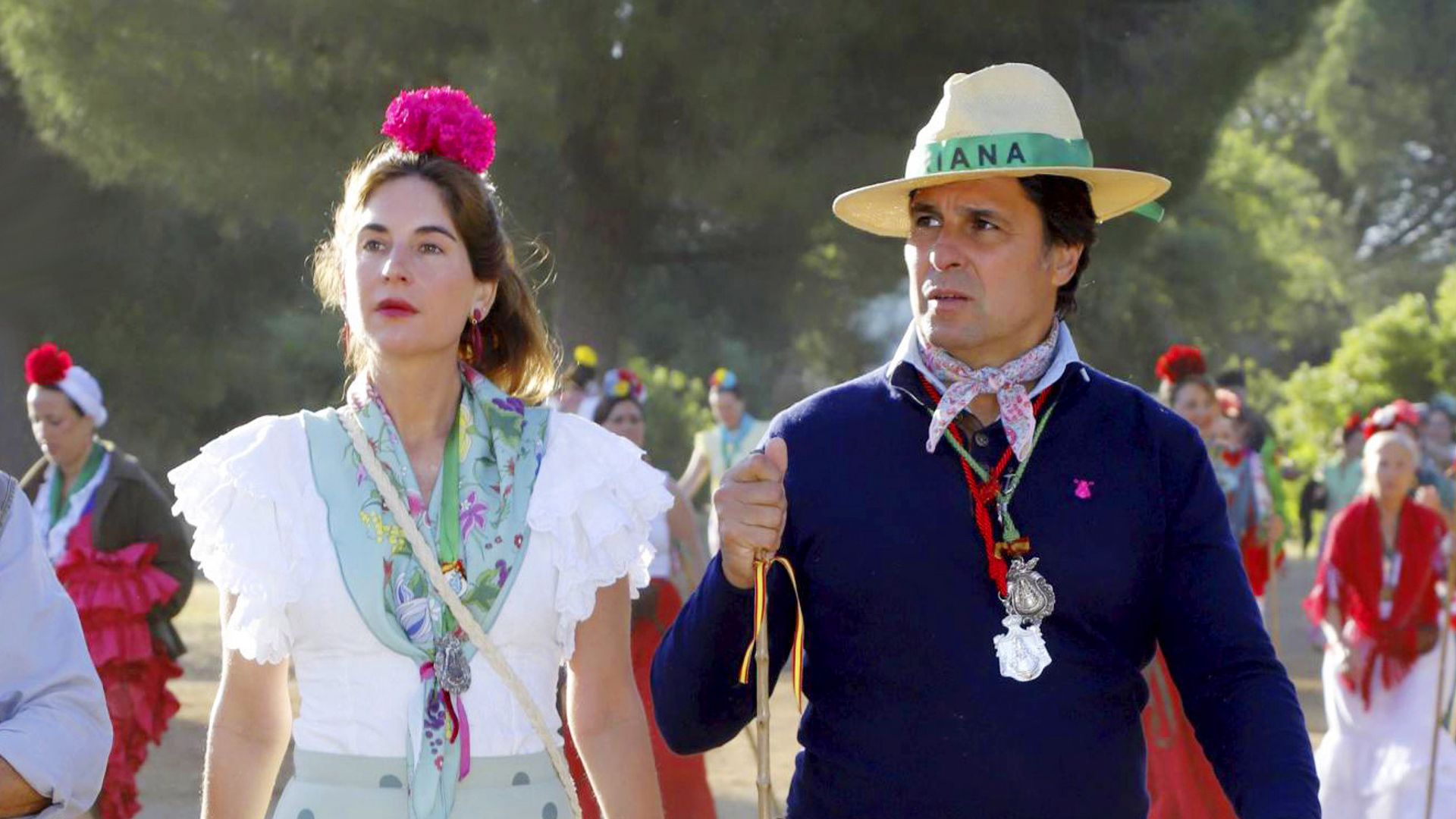 Fran Rivera y Lourdes Montes, un matrimonio enamorado en El Rocío: las imágenes de todos los peregrinos