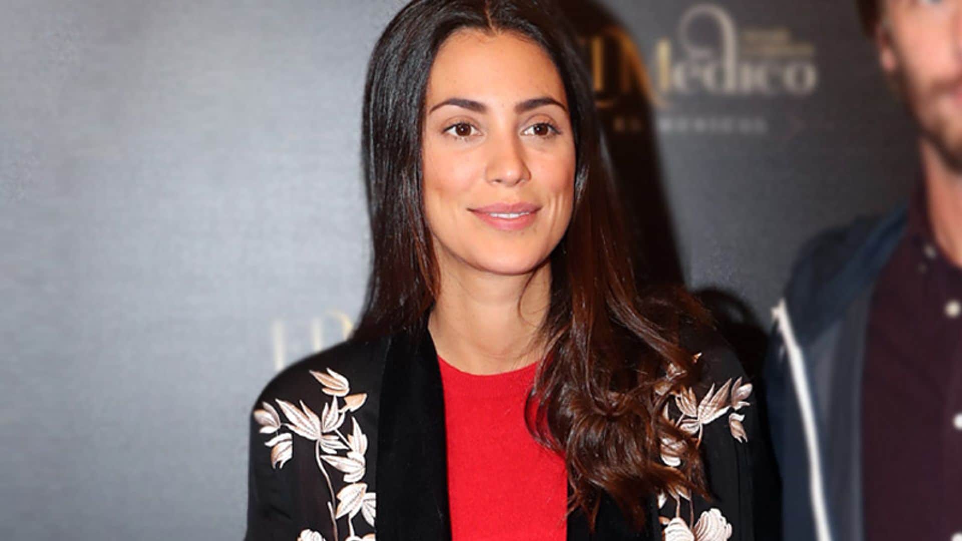 Calaveras y coronas: Alessandra de Osma estrena su chaqueta más roquera