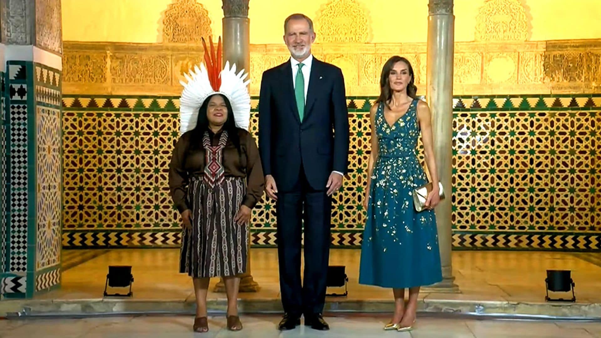 La reina Letizia, deslumbrante en Sevilla con el vestido-joya que dio la vuelta al mundo en 2019