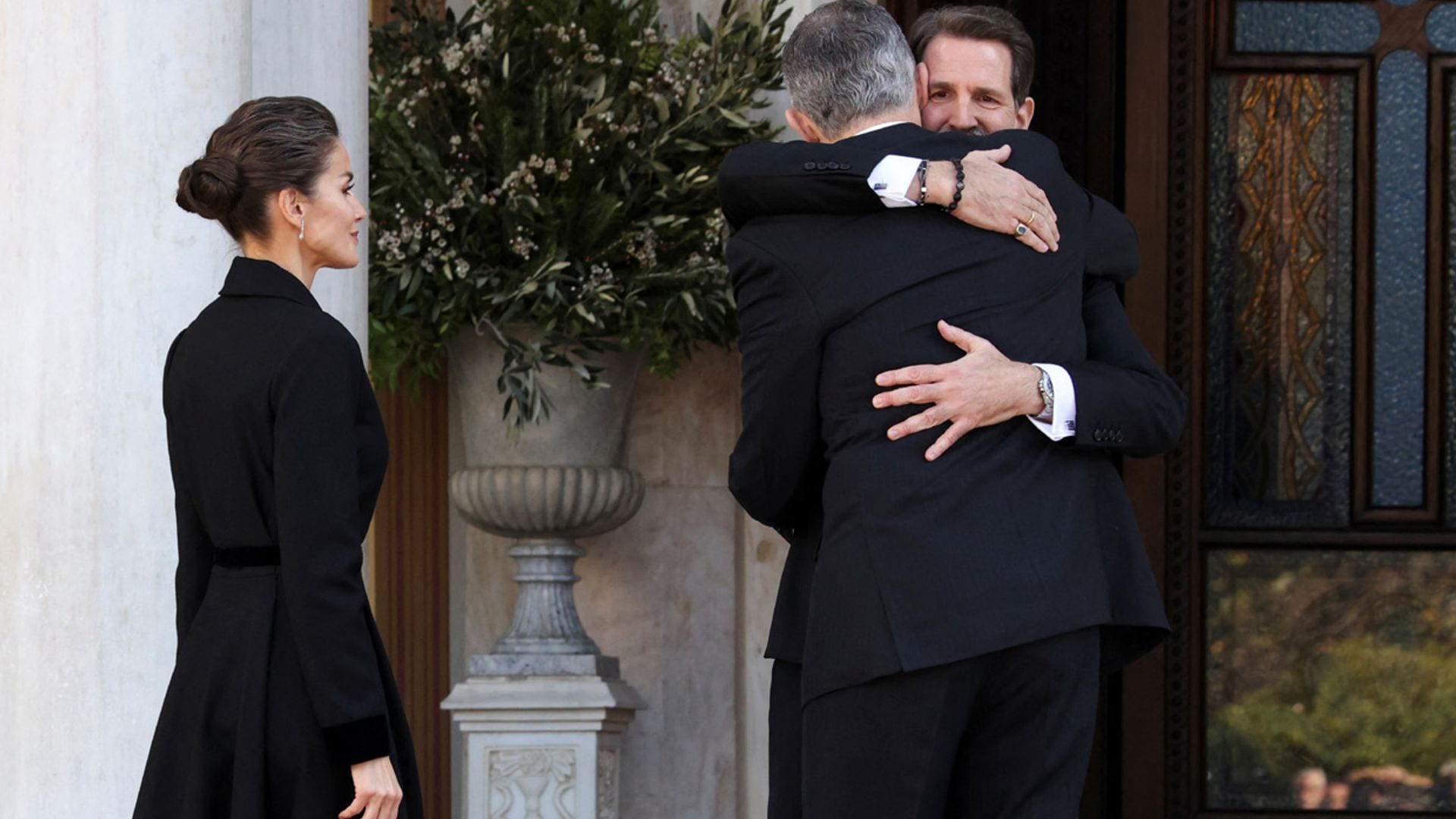 El cariñoso recibimiento de Pablo de Grecia a su primo, Felipe VI y a doña Letizia