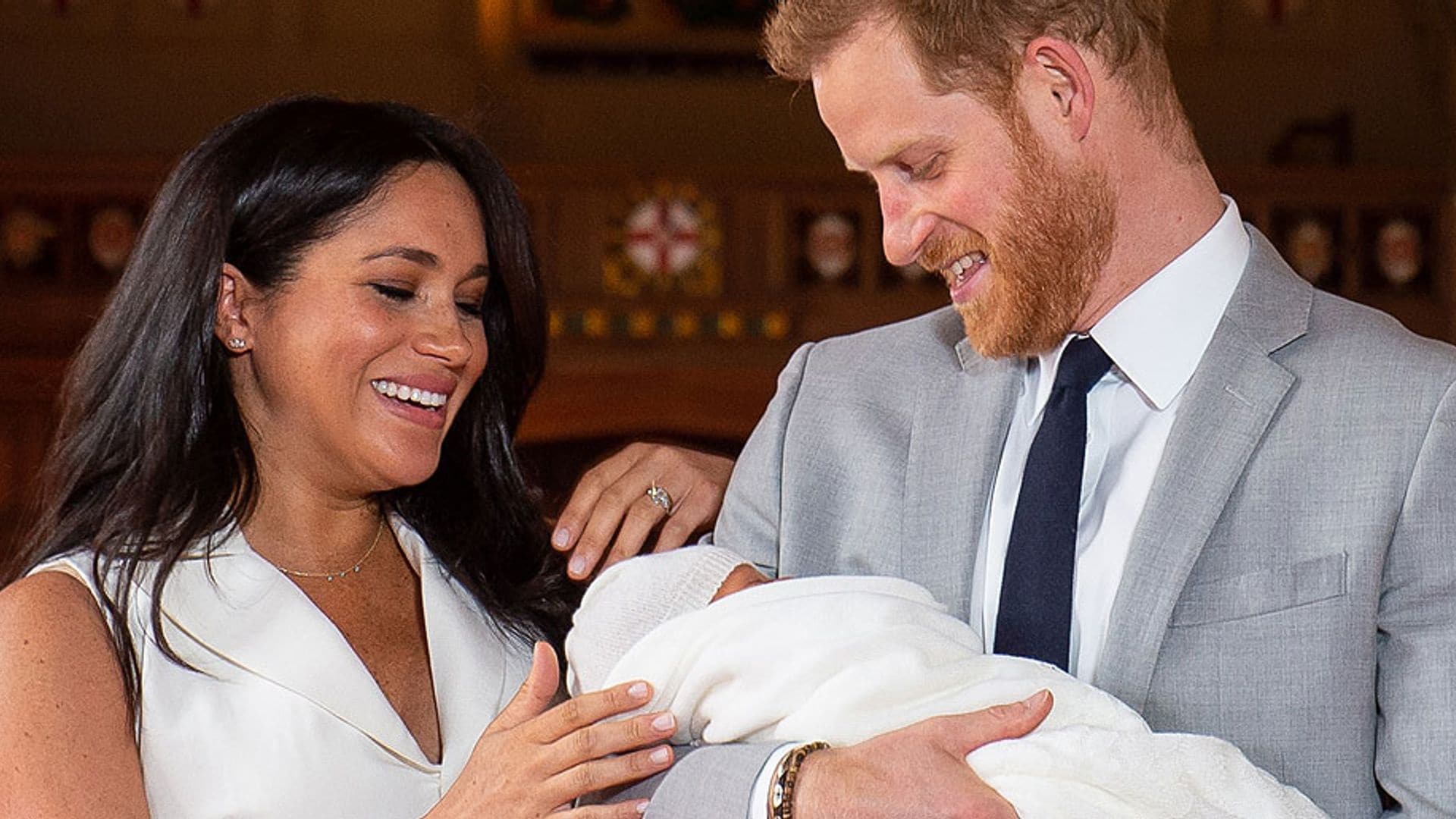 Las adorables fotos del momento en que Meghan Markle y el Príncipe Harry presentaron a su primer bebé