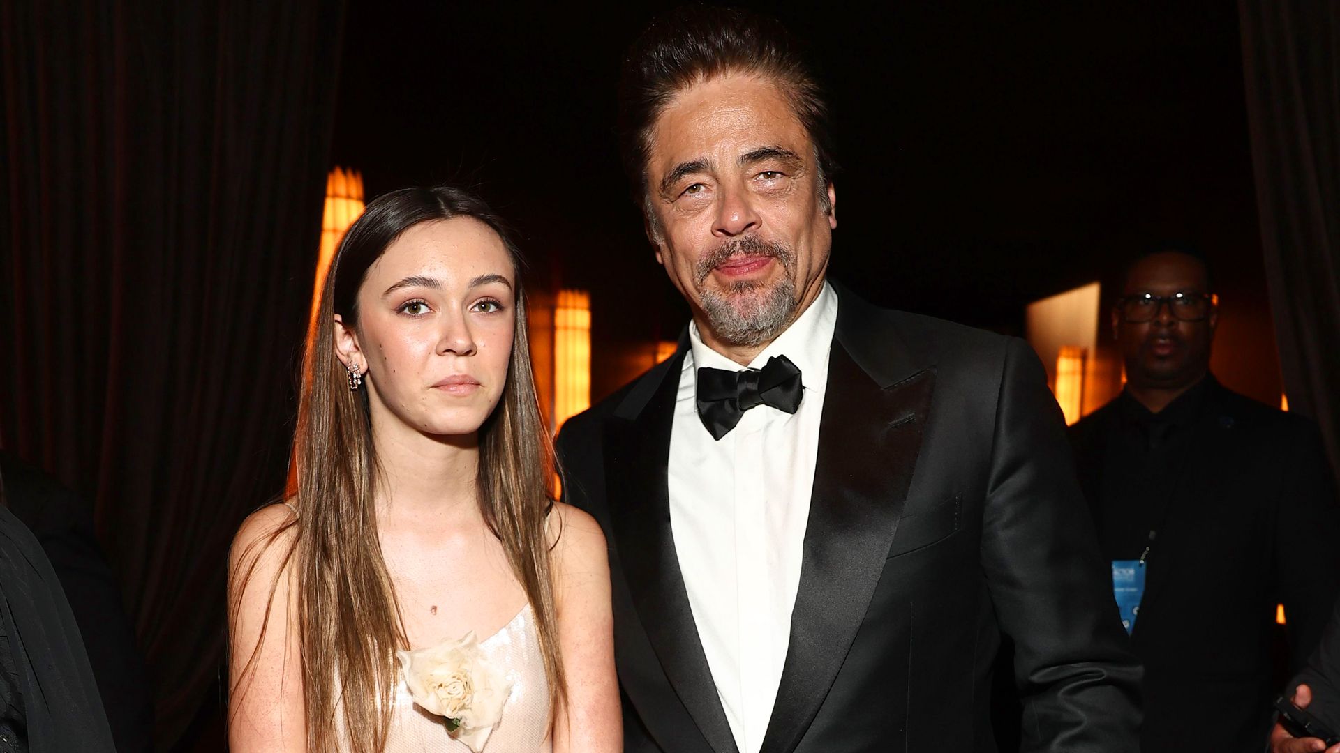 El actor puertorriqueño, con Delilah en la alfombra roja