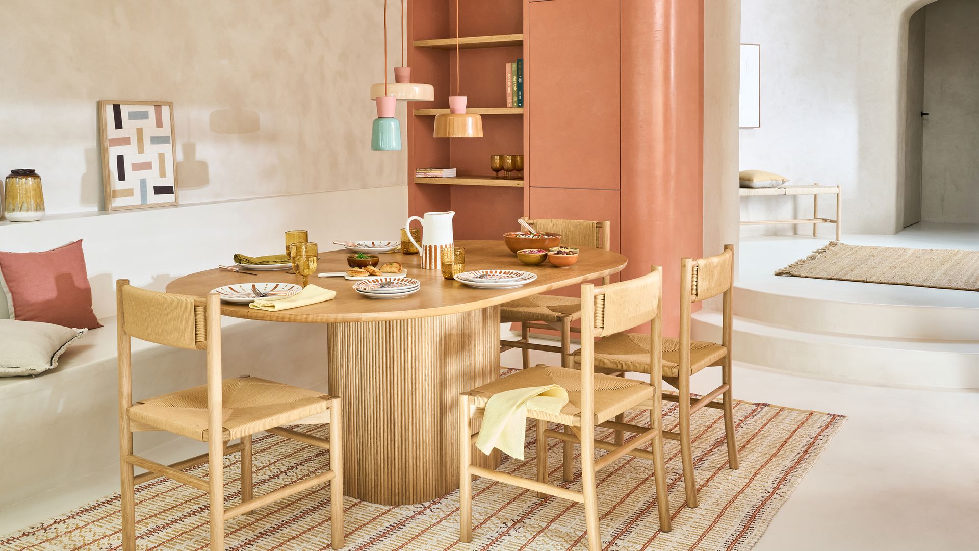 Comedor con mesa de madera