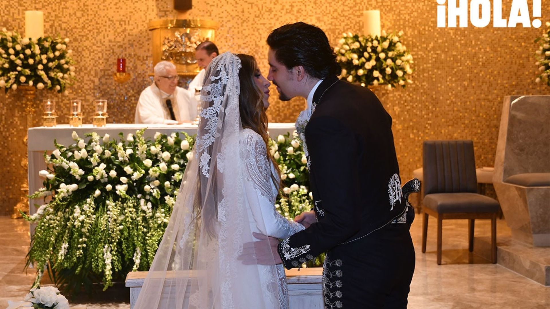 Álex Fernández y Alexia Hernández celebran su tan esperada boda religiosa en Jalisco