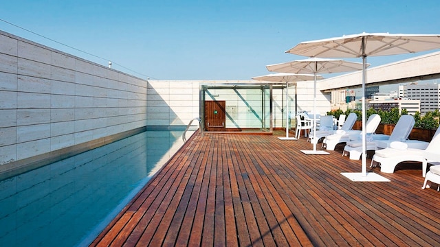 Piscina del NH COLLECTION BARCELONA CONSTANZA 