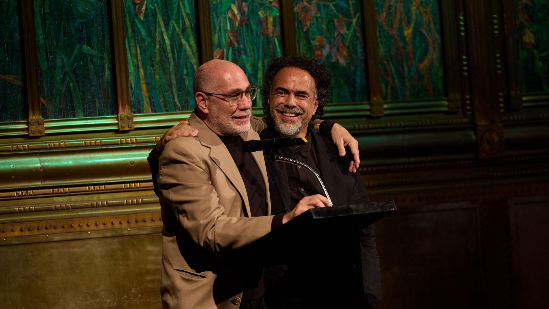 Alejandro González Iñárritu presentó a Guillermo Arriaga como su "hermano".