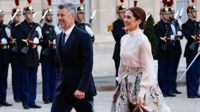Los reyes de Dinamarca llegan a la cena de Estado en París