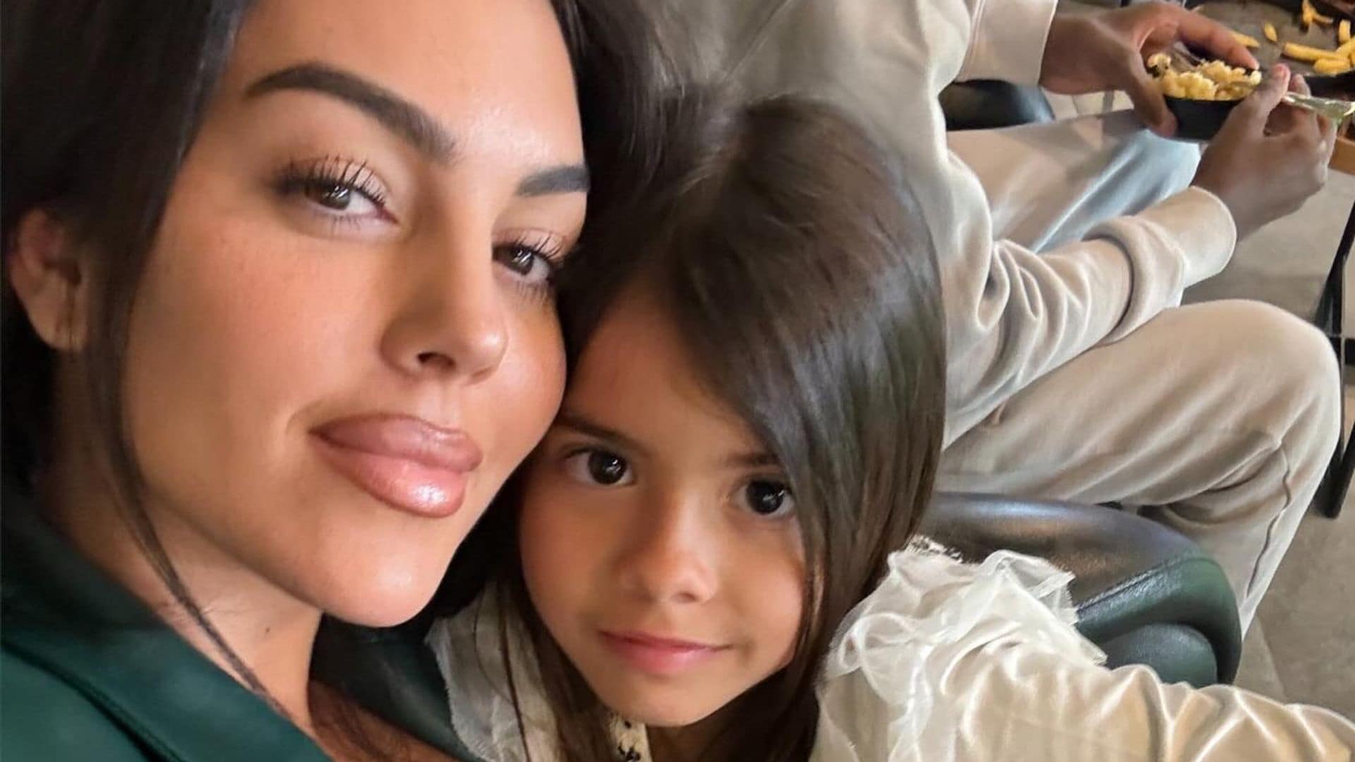 ¡Una artista en la familia! Hija de Cristiano Ronaldo y Georgina Rodríguez sorprende tocando el piano