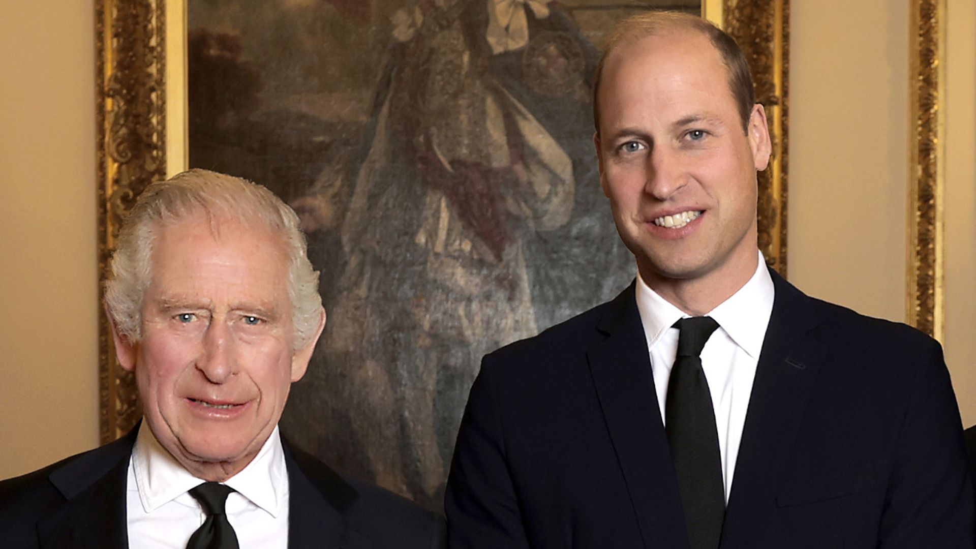 Carlos III y el príncipe Guillermo dan la enhorabuena a España y arropan a las jugadoras inglesas tras la final