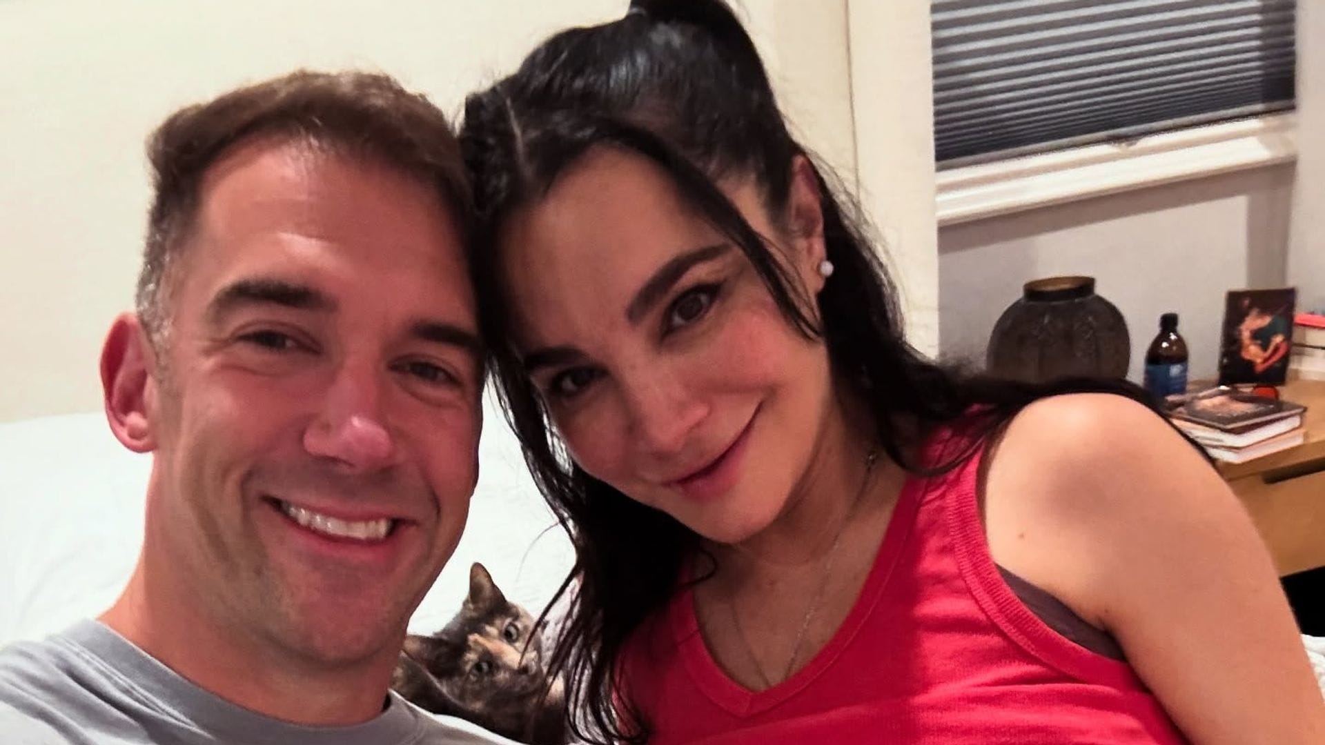 Martha Higareda y Lewis Howes pronto tendrán a sus hijas en casa