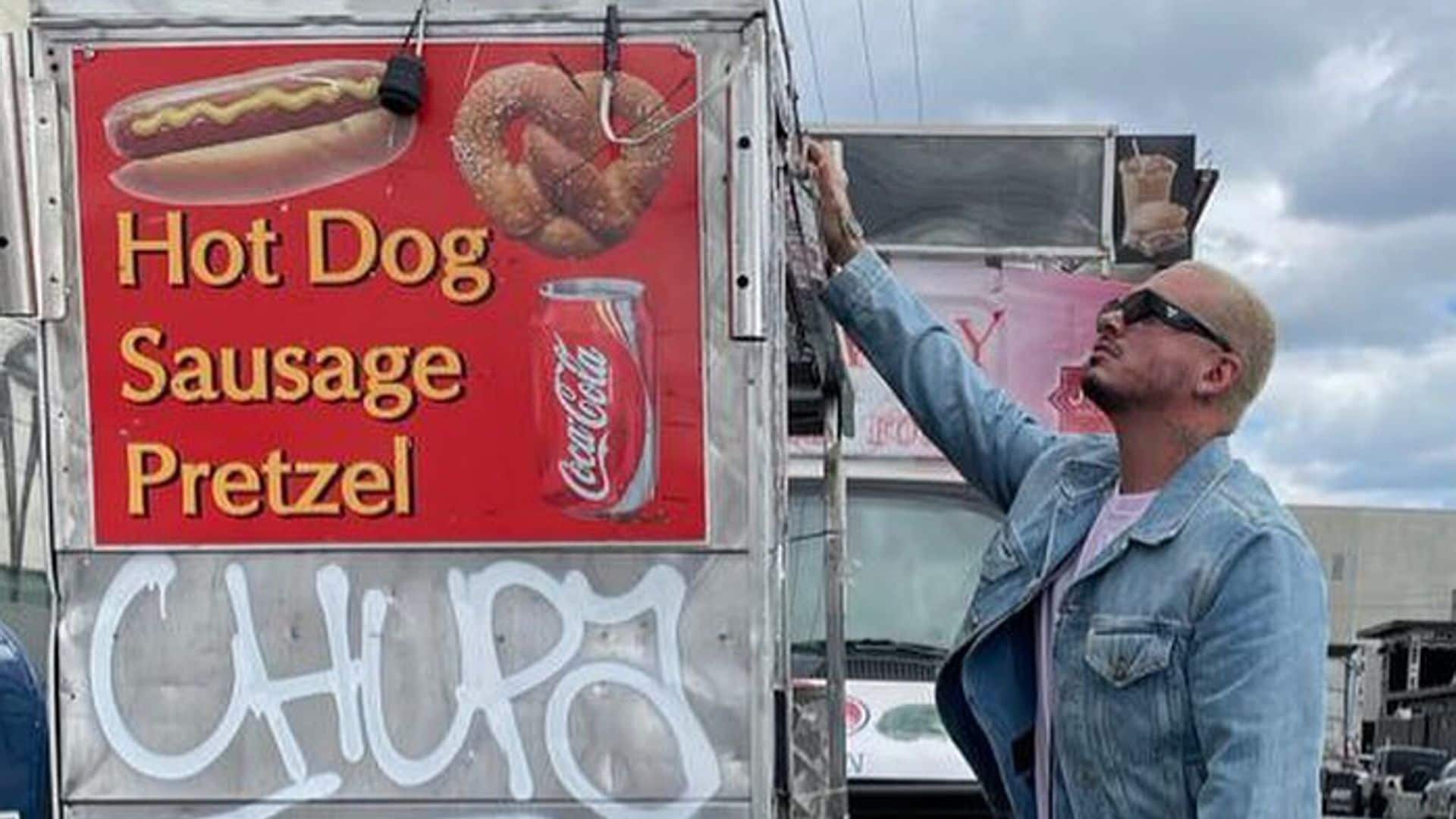 J Balvin responde así a la comparación de su música con ‘carritos de hot dogs’