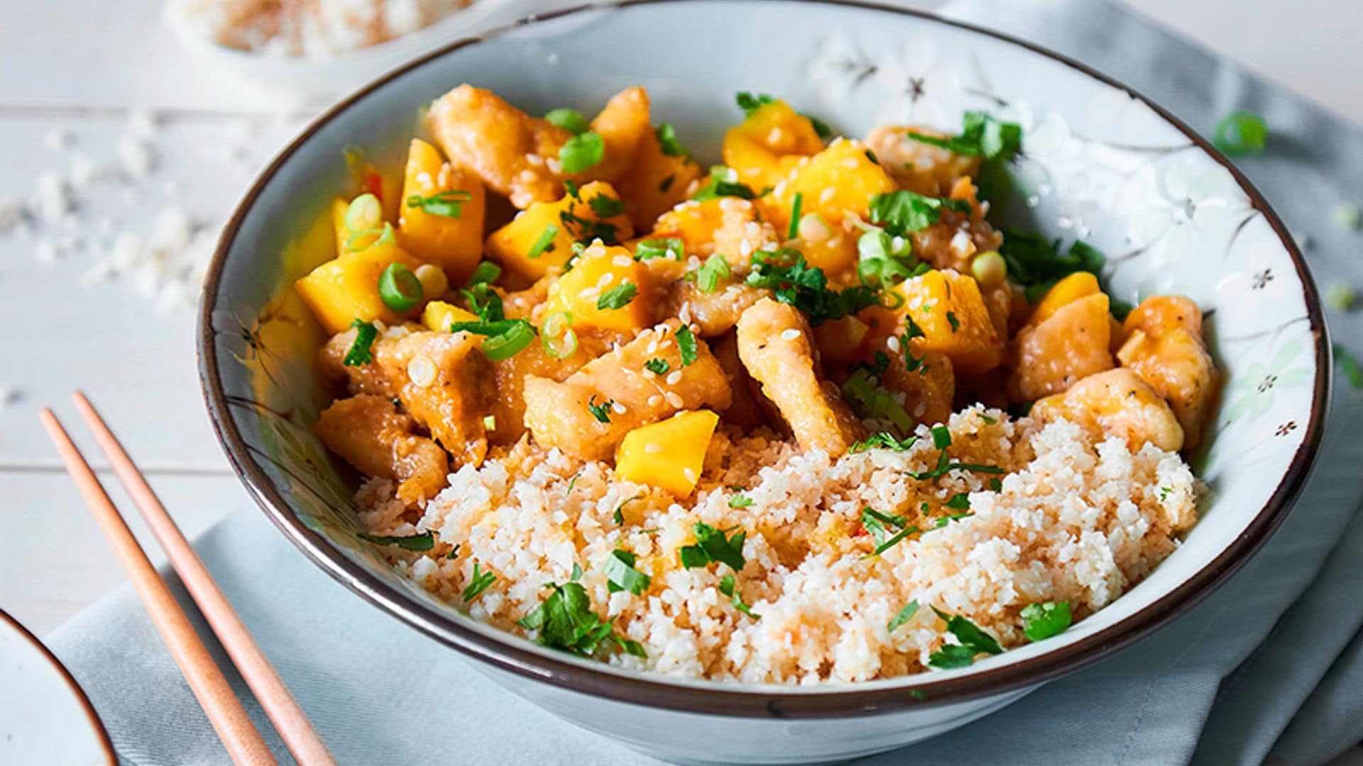 Pollo al mango y cuscús de coliflor
