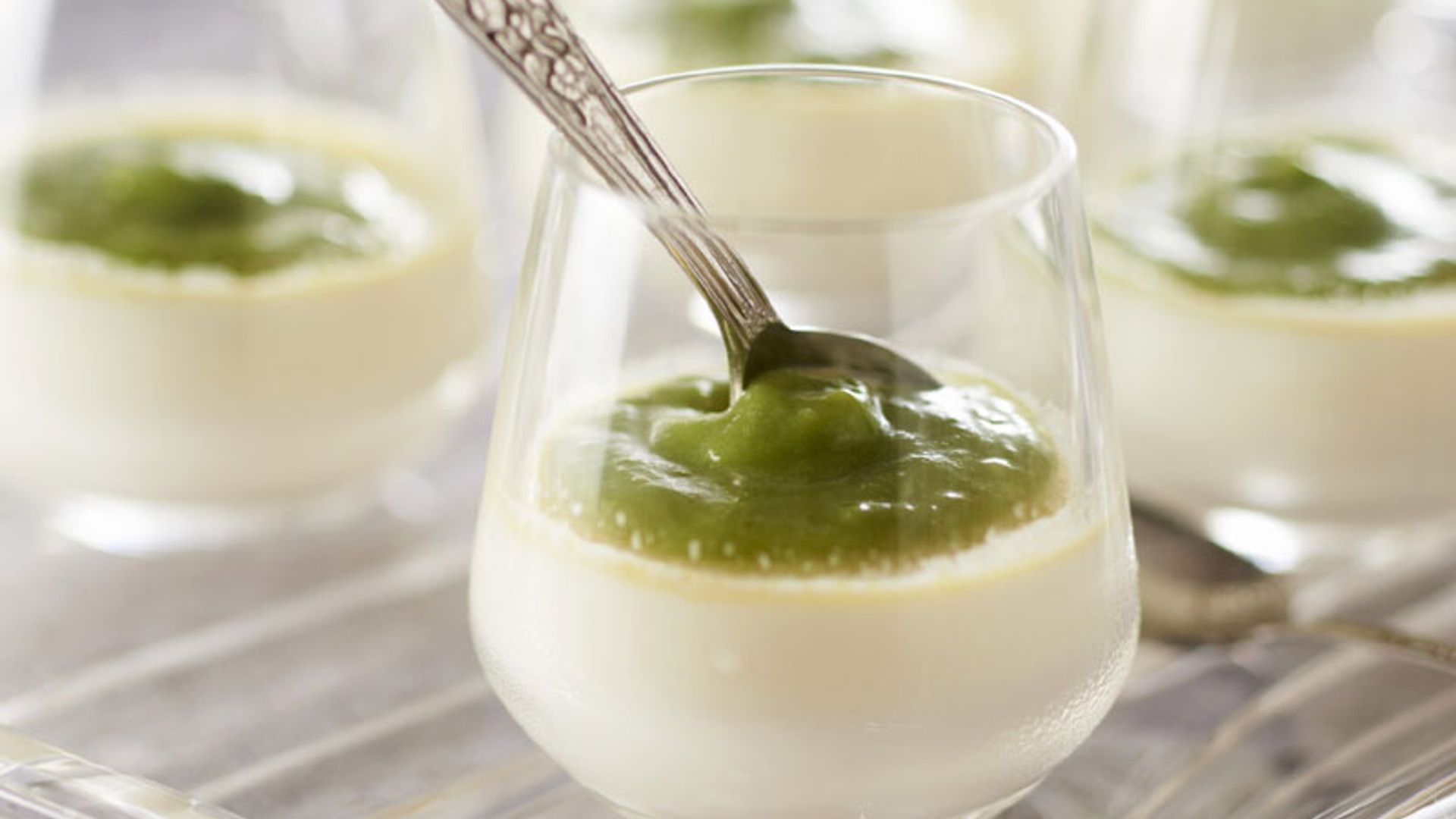 'Panacotta' con compota de kiwi