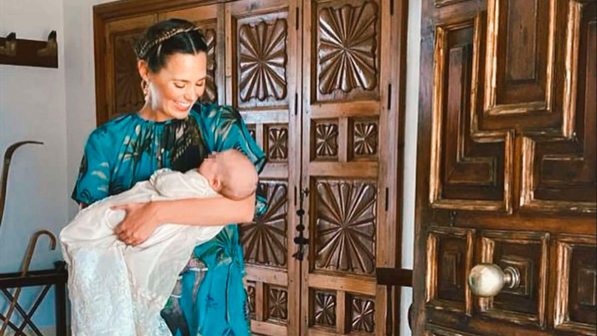 Claudia Osborne recuerda el día del bautizo de su hija con una imagen inédita de las dos