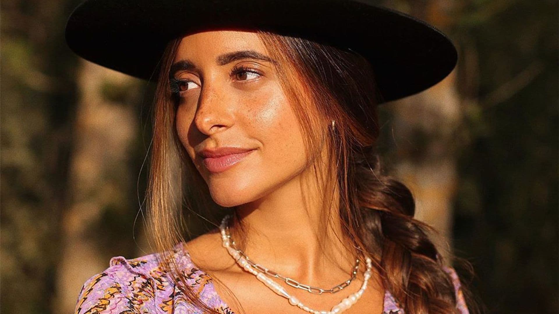 Ni rayas ni flores, María F. Rubíes confirma el 'print' del verano con su look premamá