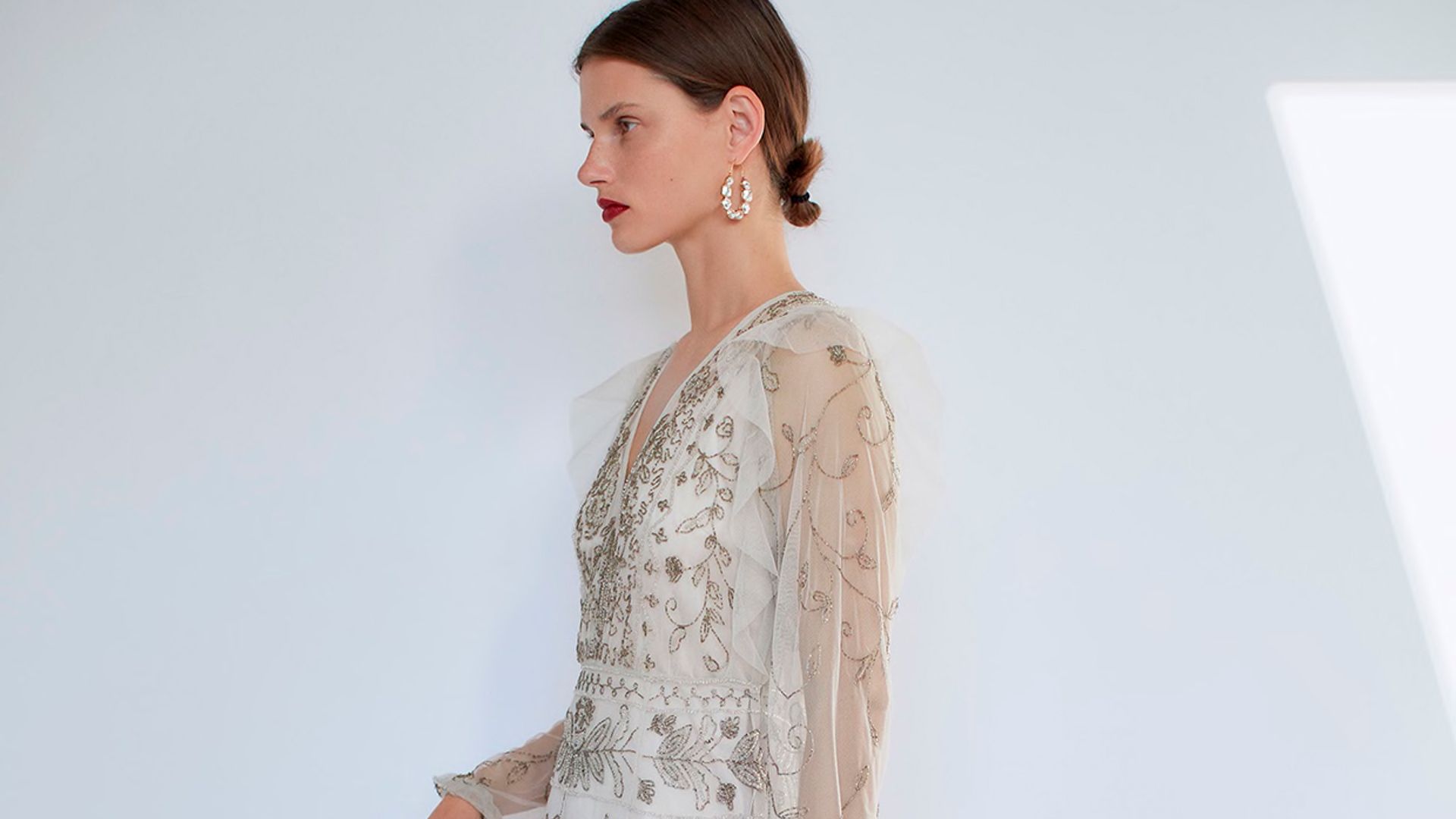 10 vestidos de novia escondidos (y asequibles) que encontrarás en tus firmas de moda favoritas
