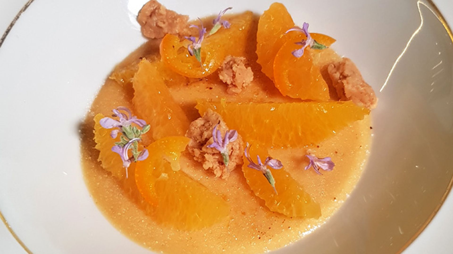 'Créme brûlée' de turrón con ensalada de cítricos