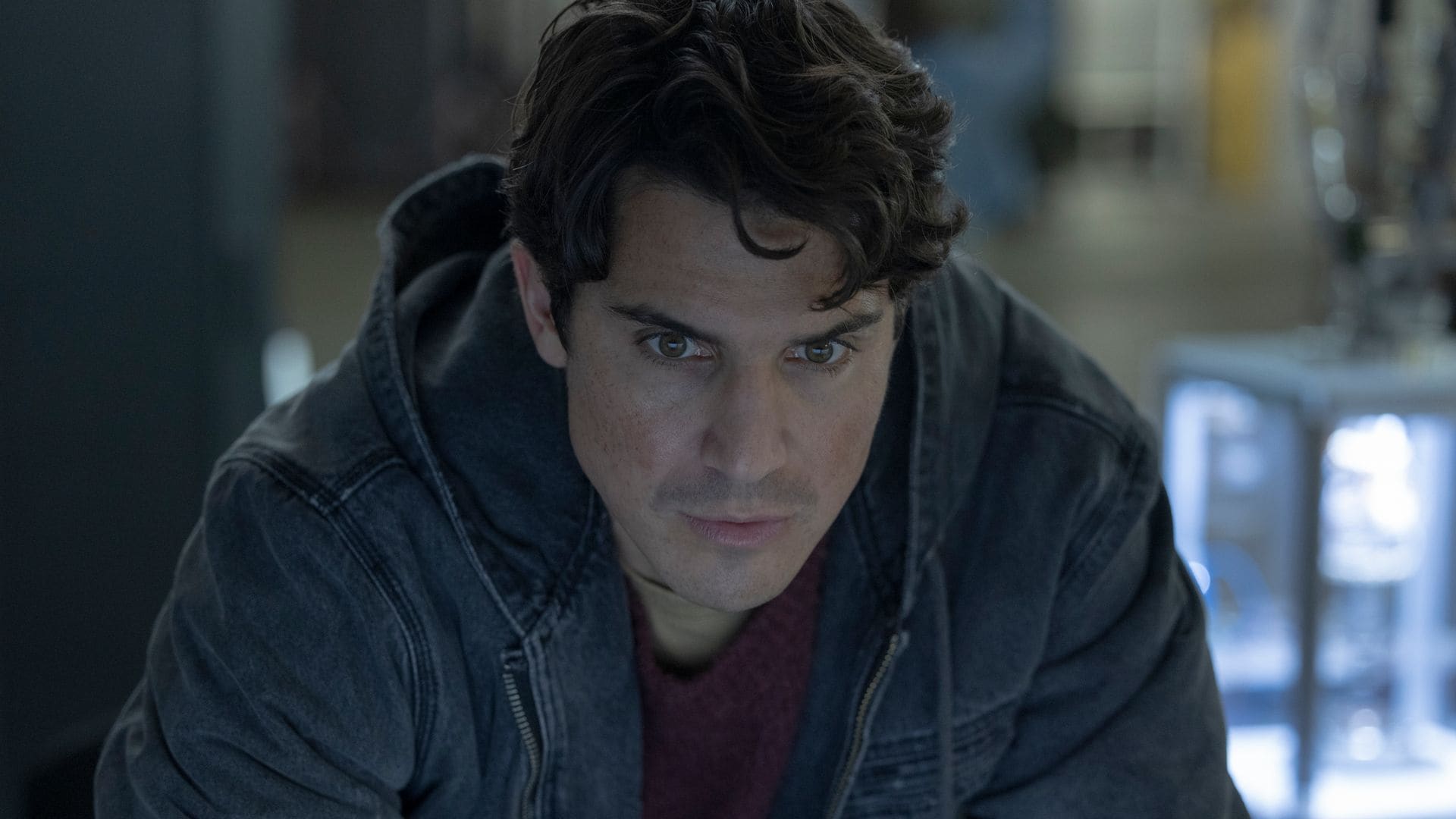 Álex González se pone al frente del thriller tecnológico de Prime Video que te hará cuestionarte muchas cosas