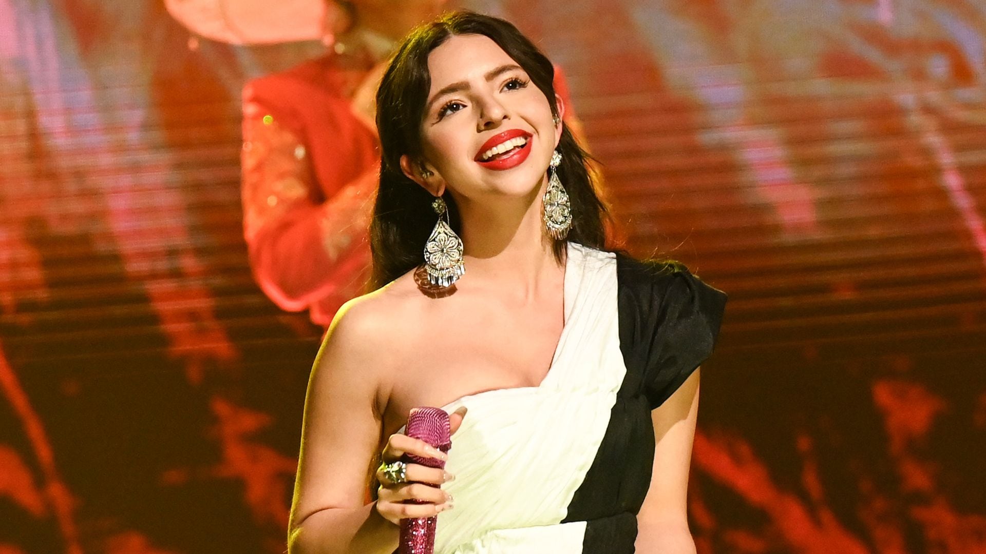 Ángela Aguilar se deslinda de un supuesto tema viral de su autoría