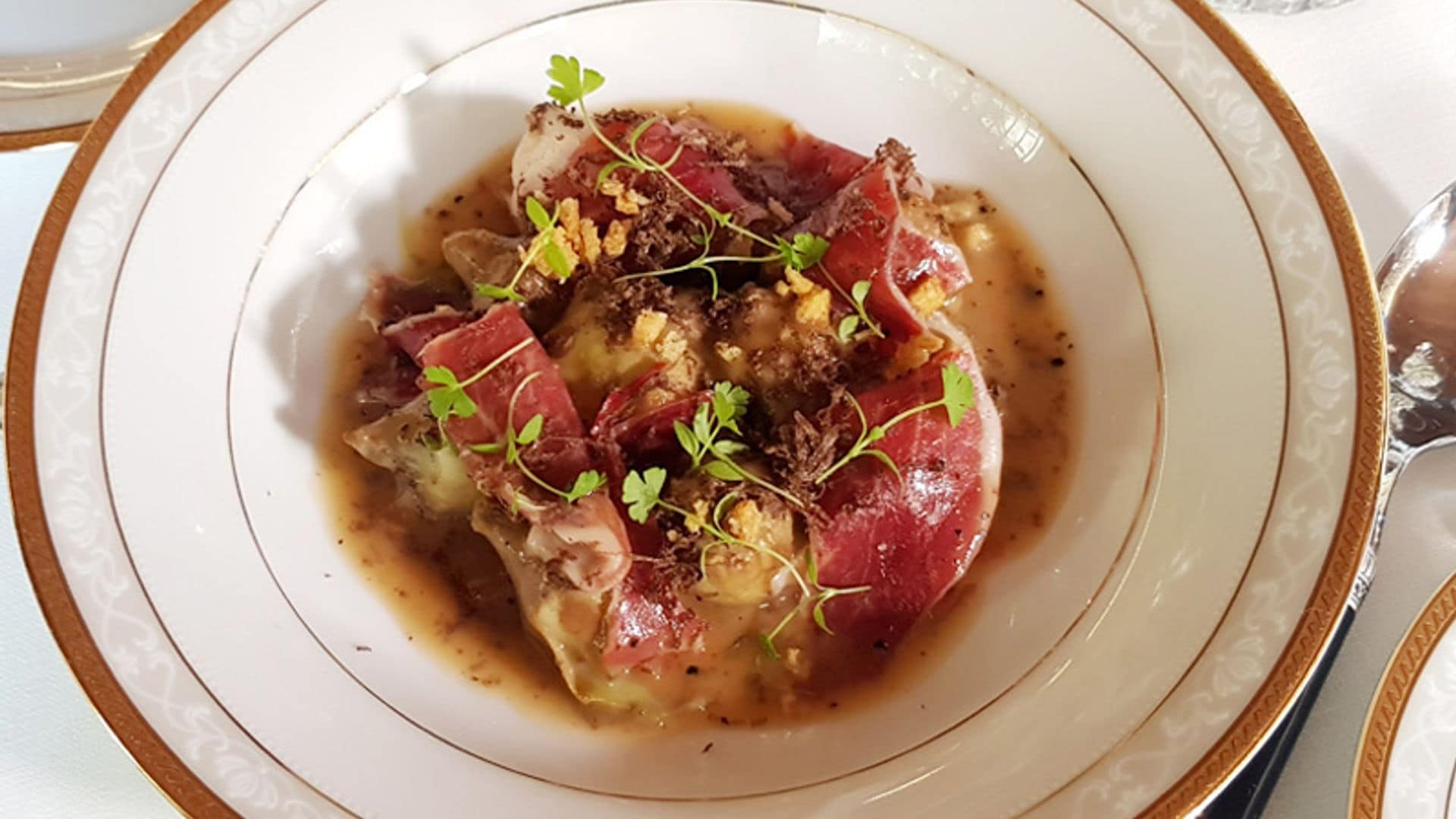 Velouté de alcachofas, jamón ibérico y trufa