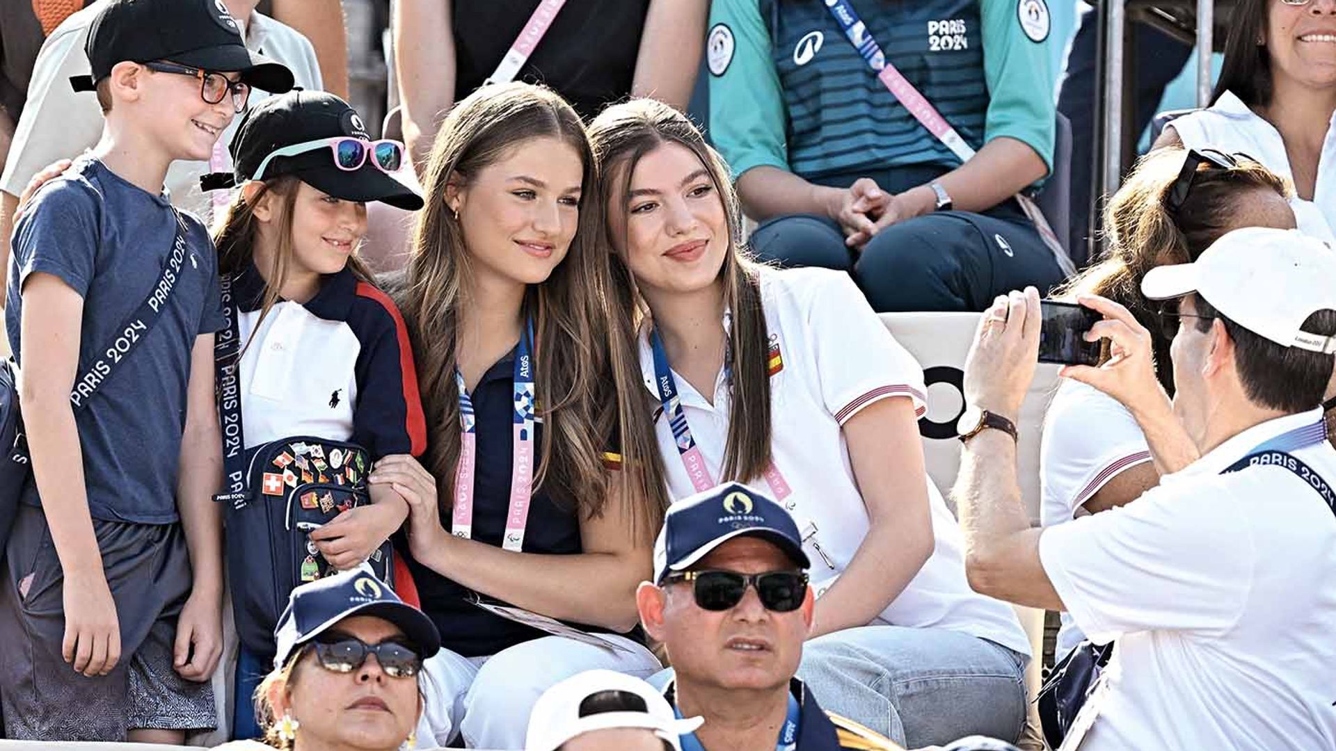 ¡HOLA! + 4175 Leonor y Sofia en Paris Juegos Olimpicos