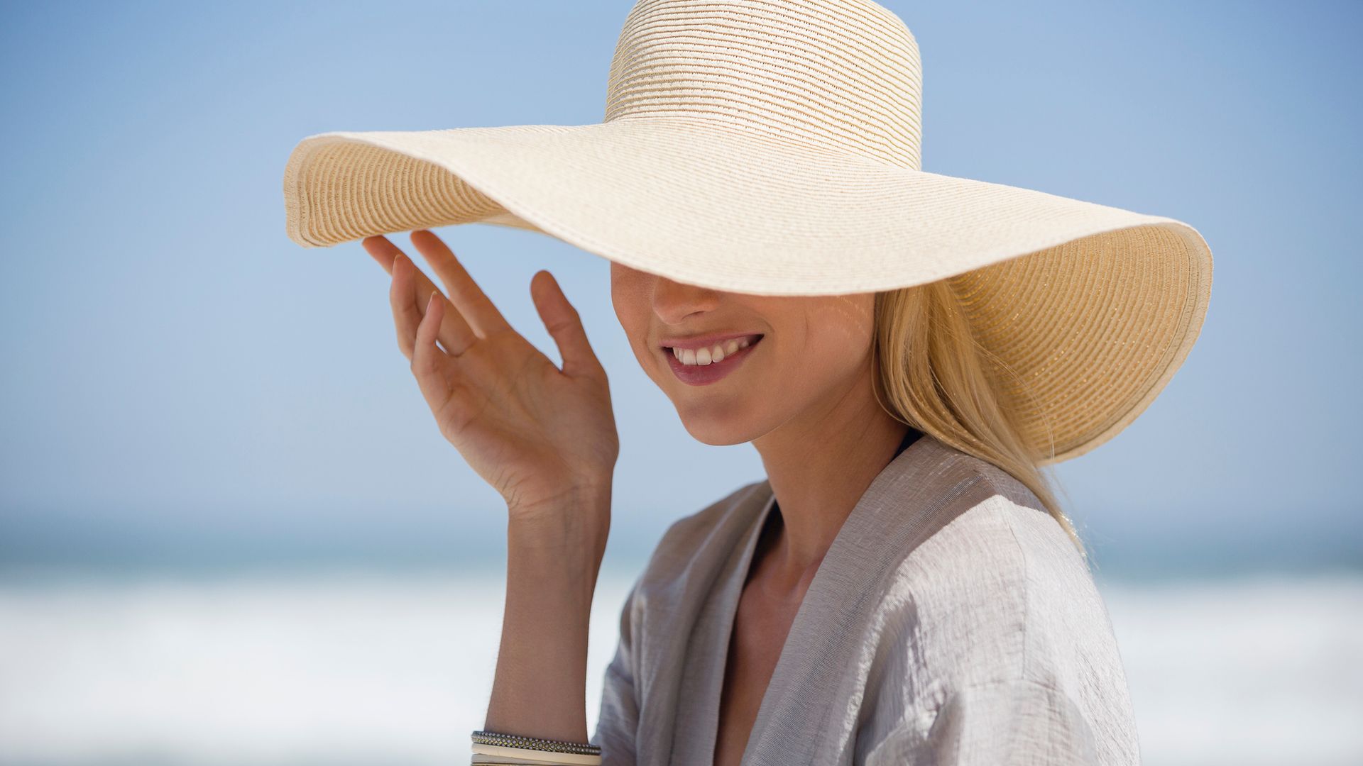 Protección con estilo: descubre los sombreros de playa más bonitos de la temporada
