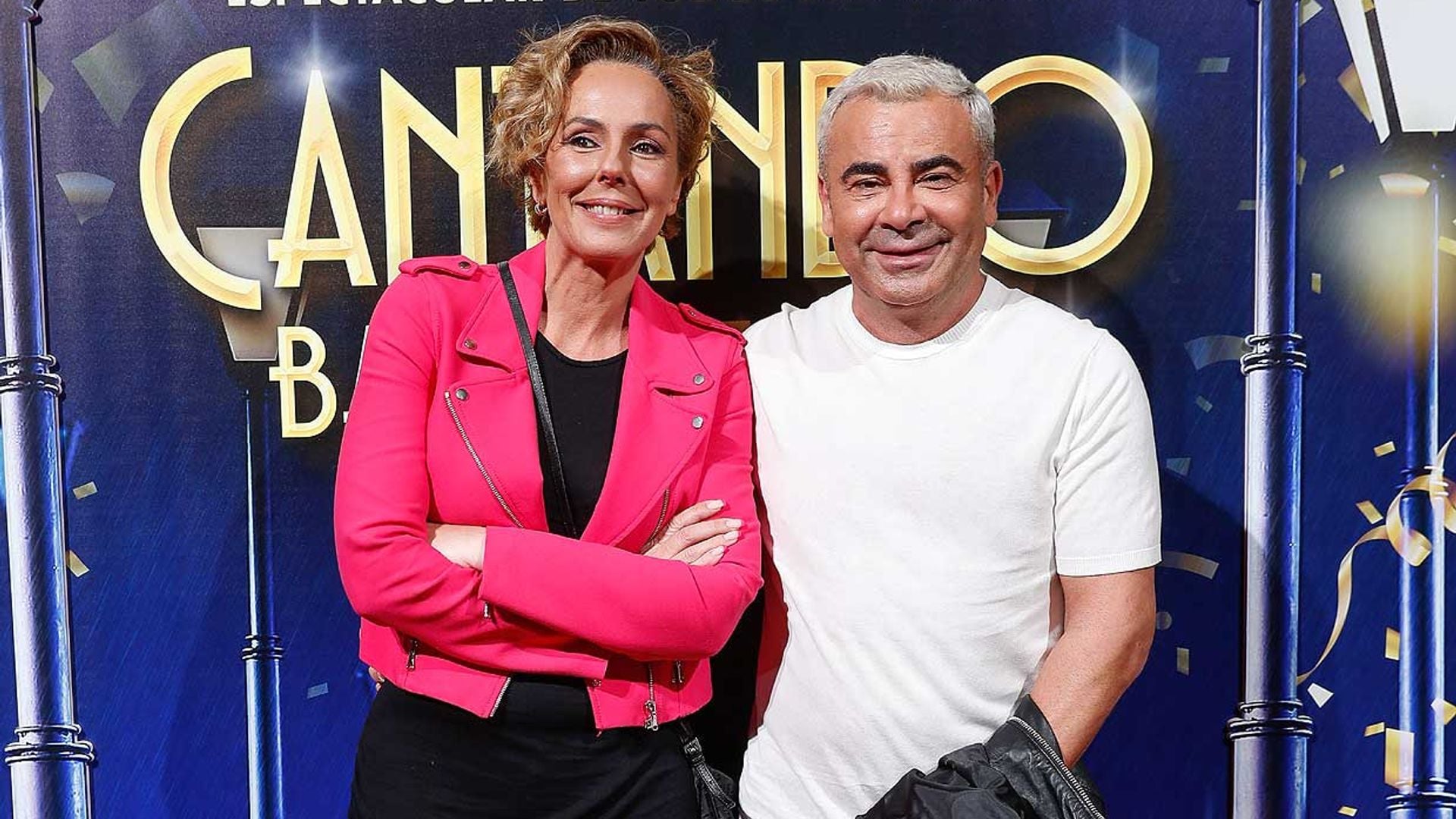 Rocío Carrasco, radiante de fucsia, junto a su amigo Jorge Javier Vázquez en un estreno musical