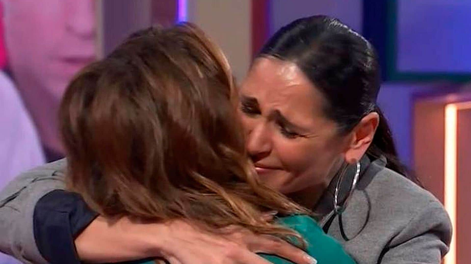 Rosa López llora al ver imágenes de su padre, fallecido hace quince años