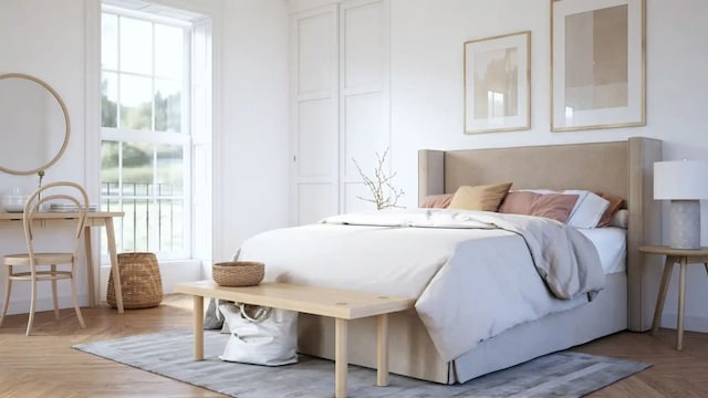 Cama con cabecero en habitación decorada en blanco y tonos neutros muy luminosa de Zara Home