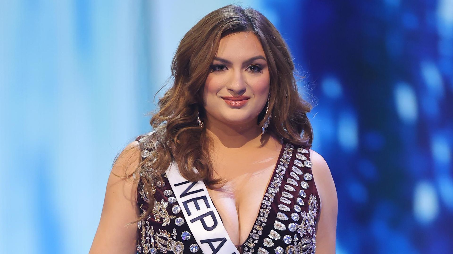 Miss Nepal Jane Dipika Garrett se sincera sobre las duras críticas a su físico: ‘La sociedad puede ser muy cruel’