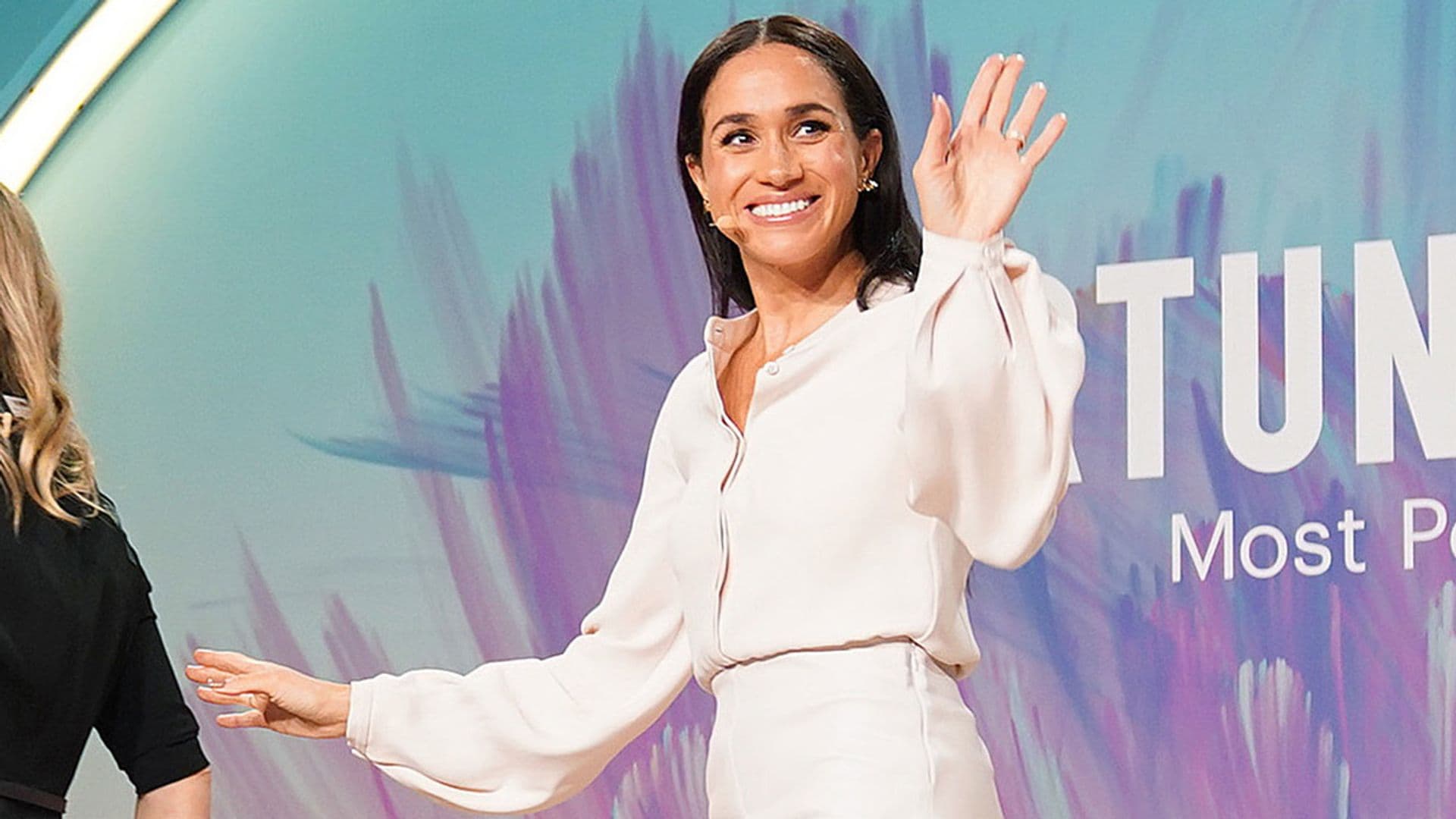 Meghan Markle con look blanco