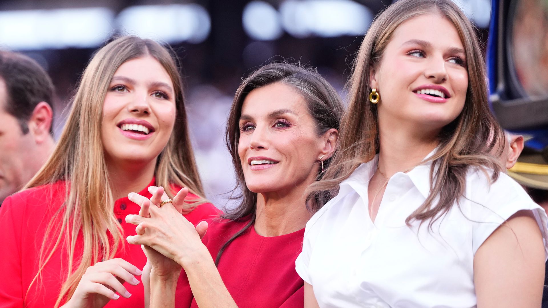 Mucho más que un vestido rojo: el triple significado detrás del look de la reina Letizia para una noche histórica